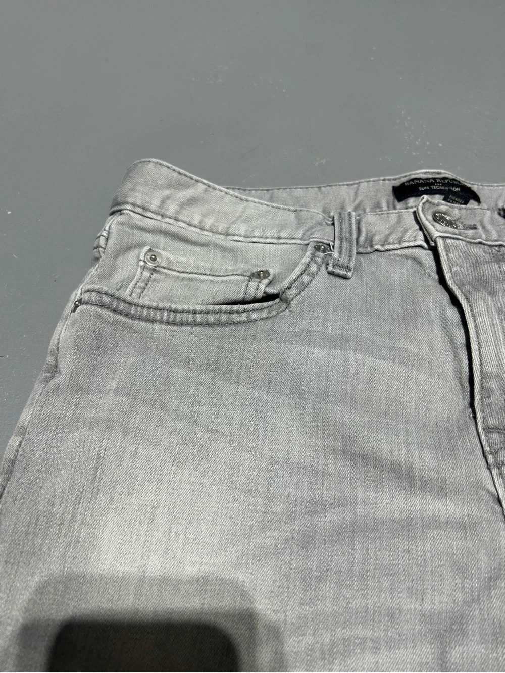 Banana Republic Slim Techmotion Gray Wash Denim Jeans (Men’s Size 30 x 30)